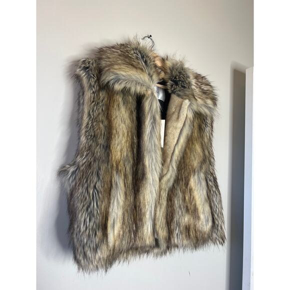 NWT A.L.C. Naya Faux Fur Vest  Point Collar And Sleeveless Brown Coyo Sz: Medium - Picture 3 of 7